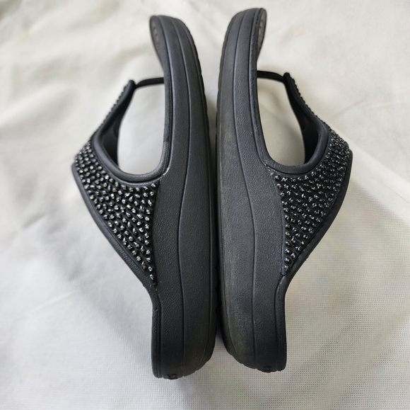 Crocs  Sloane Embellished Flip Flop size 11 - Picture 4 of 5